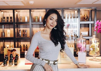 Tampil Cantik Saat Kenakan Kerudung, Kekasih Ivan Gunawan Langsung Banjir Pujian Netizen