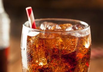 Punya Dampak Buruk, Jangan Pernah Minum Minuman Bersoda dengan 4 Makanan Ini