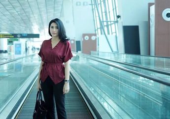 Tampak Lebih Berisi saat Foto Bareng Sandra Dewi, Tyas Mirasih Hamil?