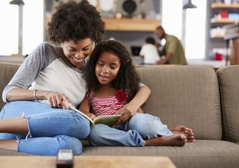 Moms, Sebaiknya Lakukan Hal Ini Jika Si Kecil Belum Bisa Membaca