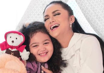 Intip Penampilan Kembar Krisdayanti dan Putrinya, Amora dalam Balutan Kaftan yuk!