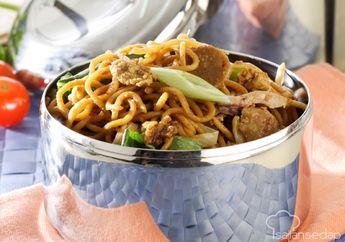 Bosan Sahur dengan Nasi? Buat Mie Goreng Bakso yang Pasti Disuka Ini