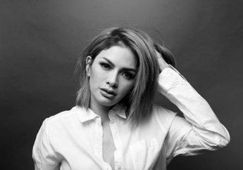 Nikita Mirzani Pamer Foto Berhijab, Netizen Samakan dengan Kecantikan Wanita Timur Tengah!