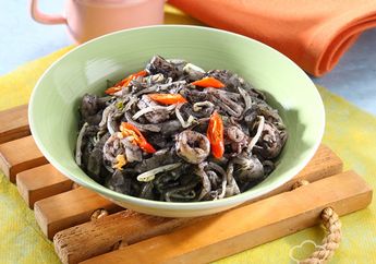 Kwetiau Goreng Hitam Cumi, Unik Tampilannya, Ciamik Rasanya