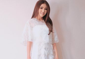 Sarwendah Tampil Sederhana Memakai Sandal Mewah Jutaan Rupiah Saat ke Kamar Mandi