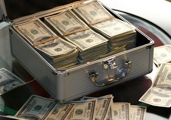 Dikira Mau Nagih Utang, Pria Ini Pingsan Disodori Pihak Bank Uang Rp 17 Miliar, Terungkap Kisah Aneh di Baliknya!