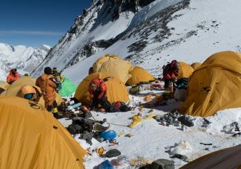 Menyedihkan, Gunung Everest Kini Dipenuhi Sampah Para Pendaki