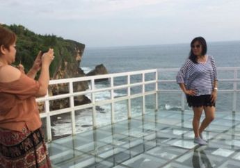 Teras Kaca di Tebing Pantai Nguluran, Destinasi Baru di Gunung Kidul