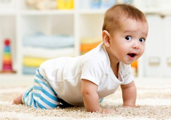Meski Sederhana, Ternyata Merangkak Miliki Berbagai Manfaat Ini untuk Tumbuh Kembang Bayi