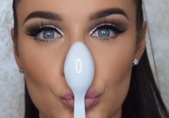 Gampang Banget! Ini 5 Trik Makeup Menggunakan Sendok Makan