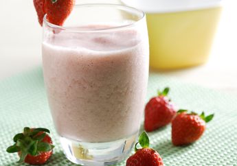 Enggak Mau Sarapan Berat? Buat Banana and Strawberry Smoothies yang Segar Mengenyangkan