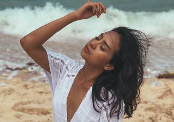 Selebgram Cantik Ini Pajang Foto Pose Genit yang Bikin Mata Melotot, Tiba-tiba Netizen Langsung Hardik Hotman Paris Sehabis Kepergok Tinggalkan 3 Emoji Mata Love di Kolom Komentar: 'Aduh Bang, Udah Dong!'