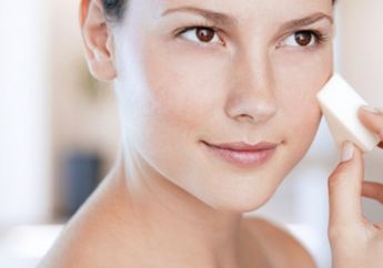 4 Cara Menyamarkan Pori-pori yang Besar di Kulit Wajah Saat Mengaplikasikan Makeup