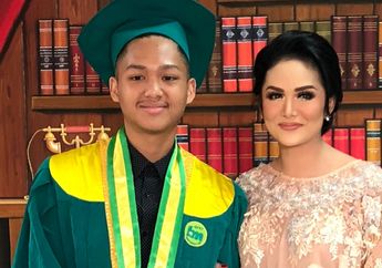 Sebelum Tergolek Lemah Karena Covid-19, Azriel Hermansyah Tak Dijenguk Krisdayanti Saat Harus Dilarikan ke Rumah Sakit, Sang Ibunda Malah Asyik Lakukan Ini
