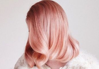Mumpung di Rumah, Kita Coba Cat Rambut Sendiri Yuk! Gampang Banget!
