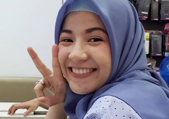 Pakai Outer Motif, Manis Banget Penampilan Bumil Natasha Rizky Kala Kondangan!