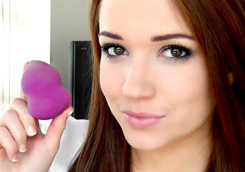 5 Kesalahan Pakai Beauty Blender yang Buat Hasilnya Enggak Maksimal!