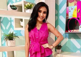 Ayu Ting Ting Tampil Cute Pakai Sepatu Sandal Mewah Berharga Belasan Juta Rupiah, yuk Lihat Gayanya!
