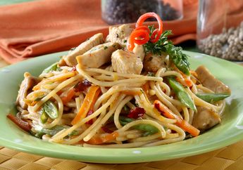 Sebelum Beraktivitas, Sarapan Dengan Lezatnya Spageti Tumis Ayam Dulu
