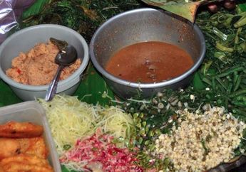 10 Salad Indonesia, Ada yang Sambalnya Pakai Parutan Kelapa