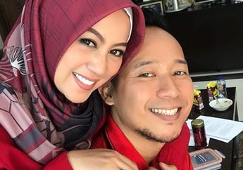 Masak Untuk Suami, Dandanan Tebal Istri Denny Cagur Jadi Sorotan