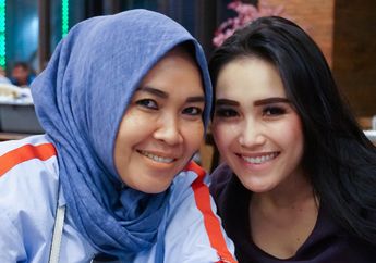 Dapat Kejutan Ultah dari Ayu Ting Ting, Umi Kalsum Jadi Ratu Semalam di Pesta Perayaan, yuk Intip Potretnya