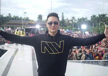Awalnya Tegang, Demian Justru Saling Bercanda Bersama Polisi Ketika Kena Tilang