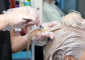 Ikuti Perawatan Rambut sebelum Bleaching Biar Enggak Rusak & Kering!
