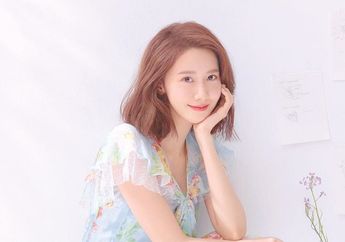 Kepoin Style Yoona SNSD dengan V-Neck Dress yuk, Cantik Banget!
