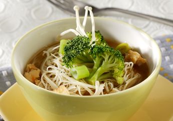Jangan Pikir Panjang, Brokoli Kuah Miso Ini Pasti Enak Siapa pun yang Membuatnya
