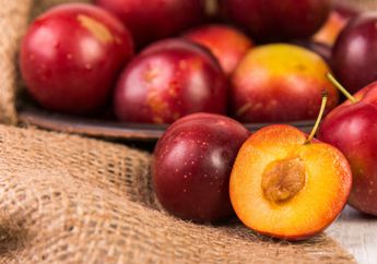 Amankah Buah Plum untuk Makanan Pendamping ASI? Ini Jawabannya dan Cara Pilih Buah Plum untuk Bayi