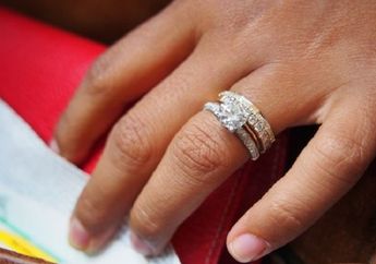 Mujur! Seorang Wanita Beli Cincin Usang Seharga Rp 100 Ribuan, Lalu Setelah Diperiksa Harga Sebenarnya Miliaran Rupiah