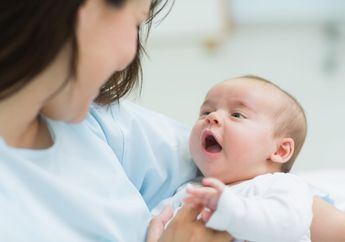 Lolos dari Pengawasan, Seorang Bayi Menelan Bros Karena Sang Ibu Sedang Sibuk Nyetir