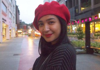 Nggak Neko-neko, Intip 2 Gaya Simpel Mikha Tambayong Saat Liburan di Tokyo