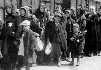 Tato dan Nomor: Sistem Identifikasi Tahanan Nazi di Auschwitz