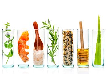 Hati-hati! Jangan Pernah Mencampurkan 3 Pasangan Bahan Skincare Ini!