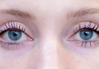 5 Kesalahan Umum Memakai Mascara yang Perlu Dihindari. Enggak Banget!