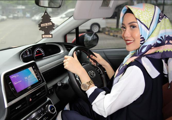Nyetir Sendiri ke Acara Kondangan, Bebas Ribet dan Kusut Dengan Contekan 5 Outfit Hijab Celana Ini