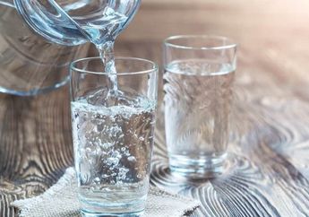 Ingin Bau Mulut Lenyap? Dengan Minum 8 Gelas Air Putih Tiap Hari Bisa!