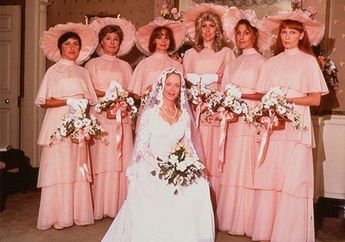 Sudah Jadi Tradisi, Ini Deretan Gaun Jadul Bridesmaid di Luar Negeri!
