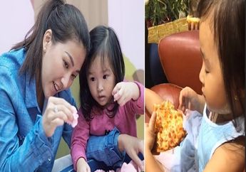 Sarwendah Asik Ajak Sang Anak Makan Pizza, Ternyata Ini Manfaat yang Didapat Si Kecil dari Sepotong Pizza