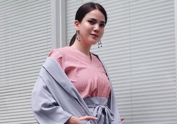 Deretan Mix and Match Kaus Polos ala Alice Norin, Tiru Biar Tampil Beda dan Makin Stylish!