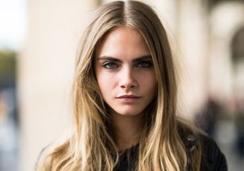Tampil dengan Celana Pendek dan Kaus Kaki Colorful Saat di LA, Lihat yuk Penampilan Unik Cara Delevingne!