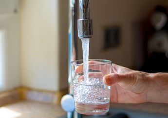 Jangan Gunakan Air Keran Lagi untuk Cuci Botol Minum, Begini Cara Terbaik Mencuci Botol Menurut Ahli, Selama Ini Salah Kaprah!