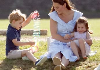 20 Foto Momen Manis Kate Middleton Bersama Anak-anaknya. Adorable!