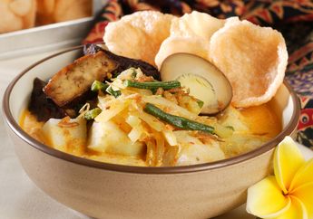 Lagi Libur Gini Enaknya Sih Sarapan Dengan Ketupat Sayur Betawi