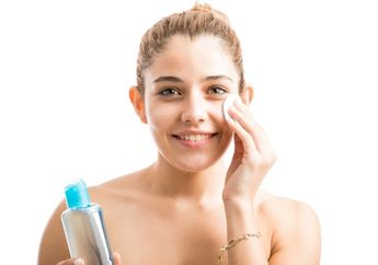 Wajah Jadi Mulus Pakai 3 Toner Terbaik untuk Atasi Jerawat dan Kulit Sensitif Ini. Wajib Banget Coba!