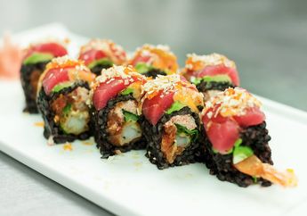Pelanggan Temukan Ulat di Sushi, Manager Restoran Ini Langsung Resign!