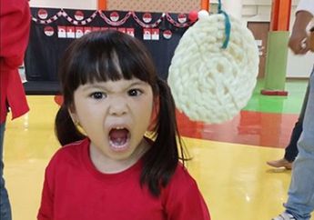 Muka Bengong Gempita Saat Lomba Makan Kerupuk Curi Perhatian Warganet, ‘Lagi Tunggu Nasi, Ya?’