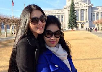 Pasang Foto Setelah Suapi Cucu, Sosok Ibu Sandra Dewi Jadi Sorotan, Cantik dan Elegannya Menurun ke Anak!